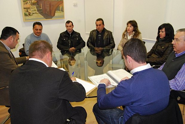 El alcalde se reúne con la junta directiva del Ilustre Cabildo Superior de Procesiones de Totana El alcalde se reúne con la junta directiva del Ilustre Cabildo Superior de Procesiones de Totana