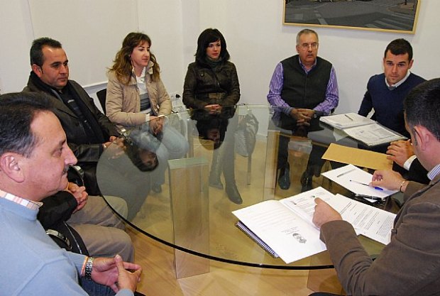 El alcalde se reúne con la junta directiva del Ilustre Cabildo Superior de Procesiones de Totana El alcalde se reúne con la junta directiva del Ilustre Cabildo Superior de Procesiones de Totana
