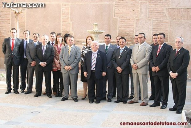 EL ALCALDE FELICITA AL CABILDO Y A TODAS LAS HERMANDADES Y COFRADÍAS EL ALCALDE FELICITA AL CABILDO Y A TODAS LAS HERMANDADES Y COFRADÍAS
