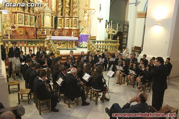 CONCIERTO DE MARCHAS PASIONARIAS A CARGO DE LA BANDA DE LA AGRUPACIÓN MUSICAL DE TOTANA CONCIERTO DE MARCHAS PASIONARIAS A CARGO DE LA BANDA DE LA AGRUPACIÓN MUSICAL DE TOTANA