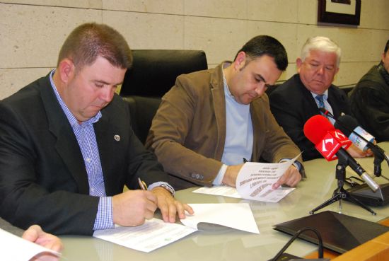 Firma del Convenio de Colaboración entre el Ayuntamiento de Totana y el Ilustre Cabildo Superior de Procesiones Firma del Convenio de Colaboración entre el Ayuntamiento de Totana y el Ilustre Cabildo Superior de Procesiones