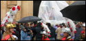 <b>Jueves Santo</b><br>Expectaci&oacute;n en el traslado de los tronos a la Parroquia de Santiago